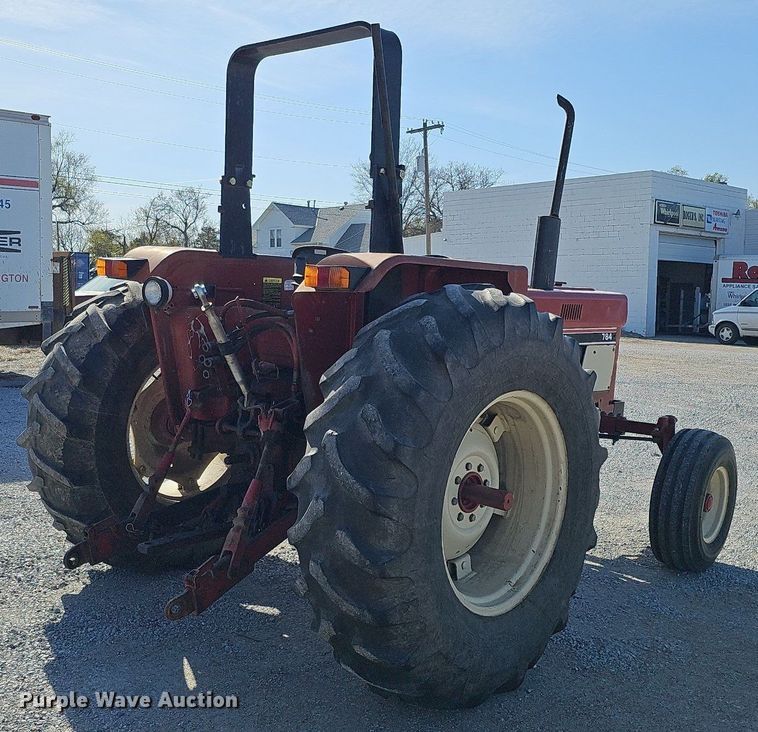 image for item LE9316 International 784  tractor