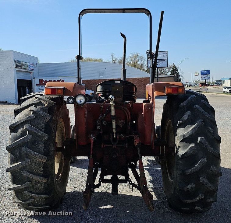 image for item LE9316 International 784  tractor