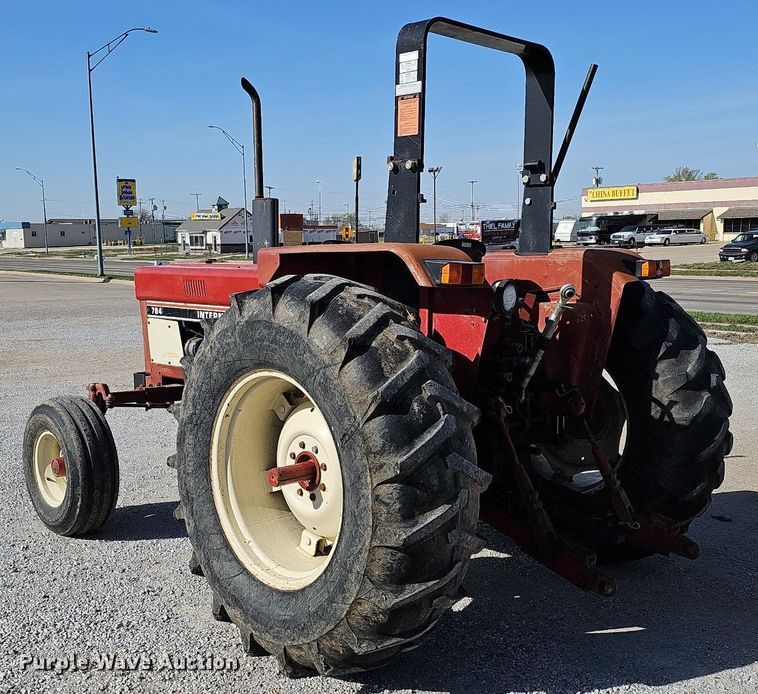 image for item LE9316 International 784  tractor