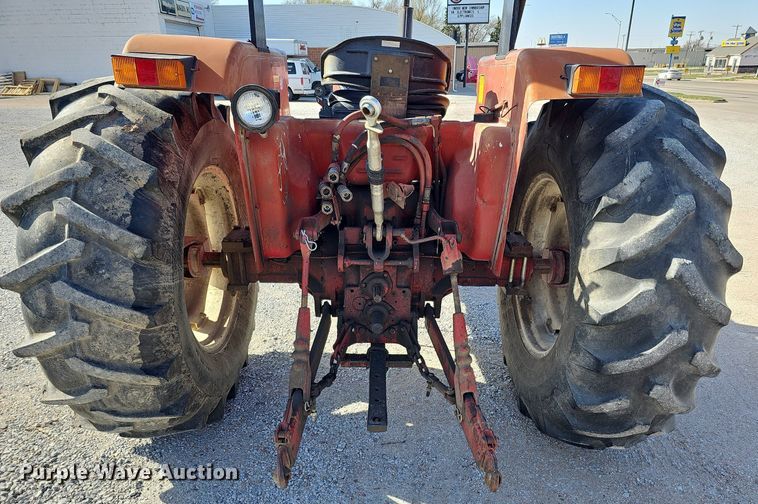 image for item LE9316 International 784  tractor