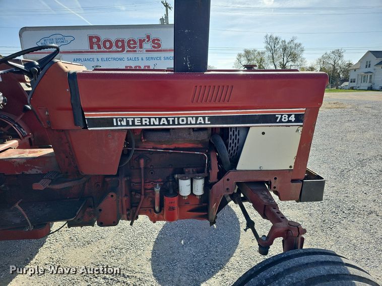 image for item LE9316 International 784  tractor