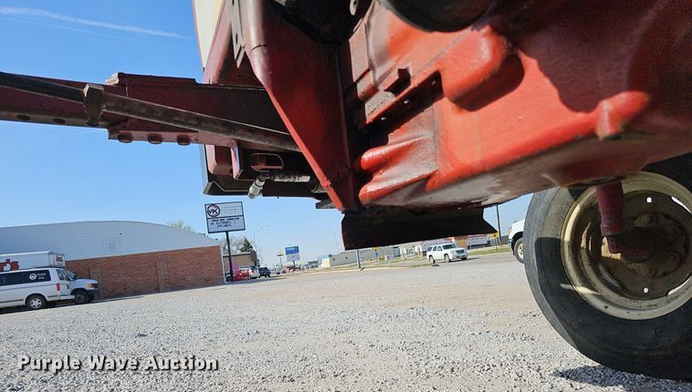 image for item LE9316 International 784  tractor