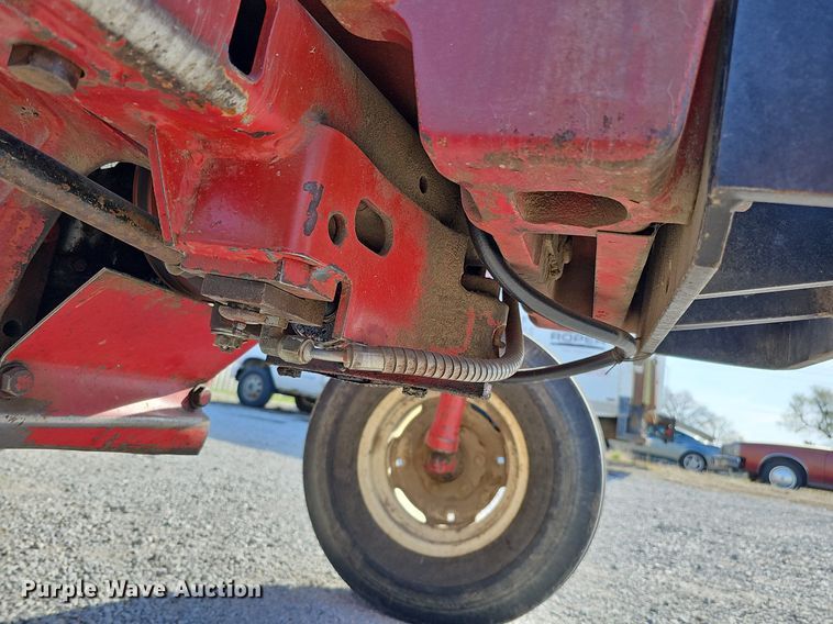 image for item LE9316 International 784  tractor