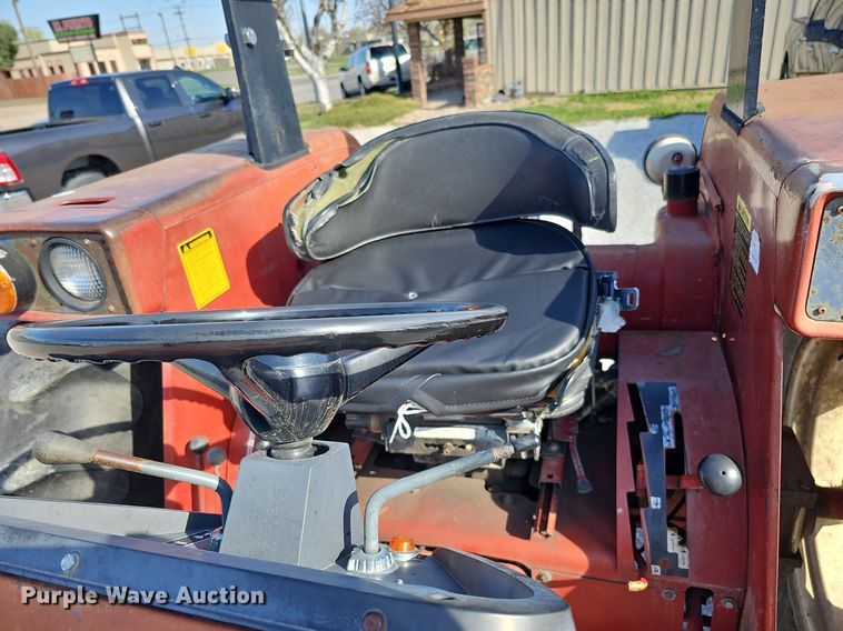 image for item LE9316 International 784  tractor