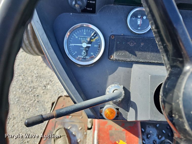 image for item LE9316 International 784  tractor