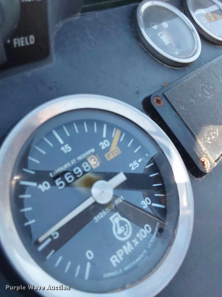 image for item LE9316 International 784  tractor