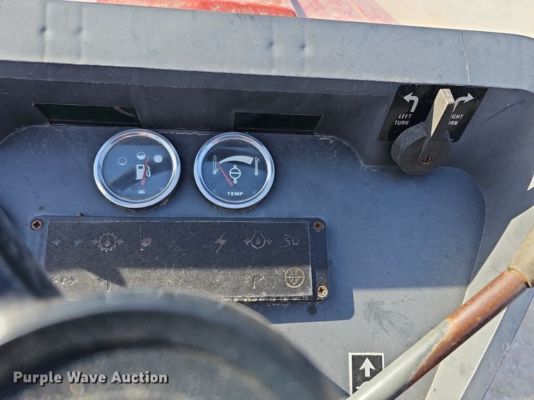 image for item LE9316 International 784  tractor