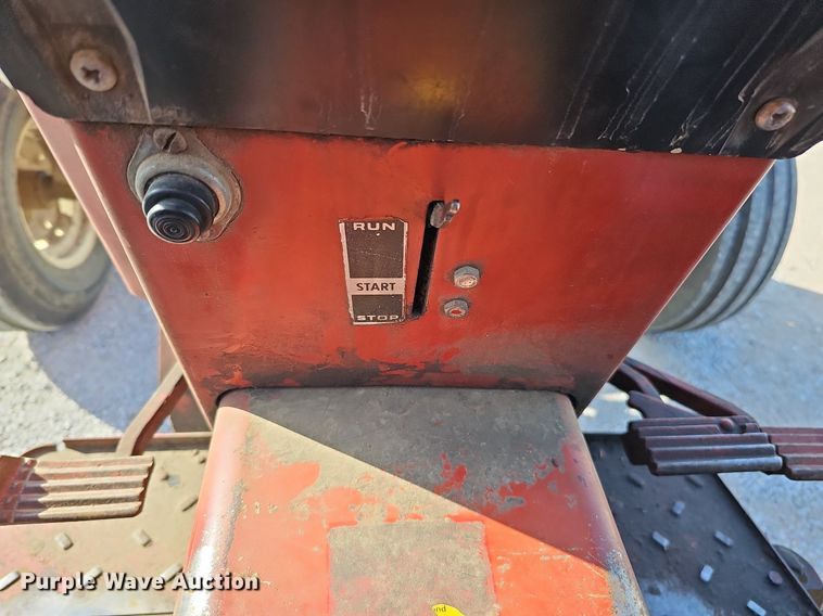 image for item LE9316 International 784  tractor