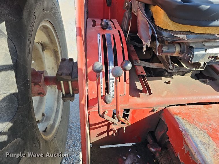 image for item LE9316 International 784  tractor