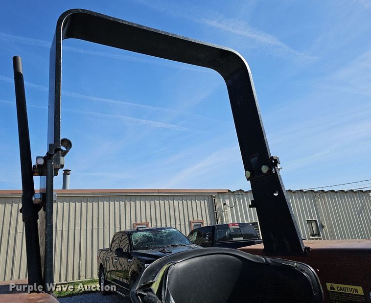 image for item LE9316 International 784  tractor