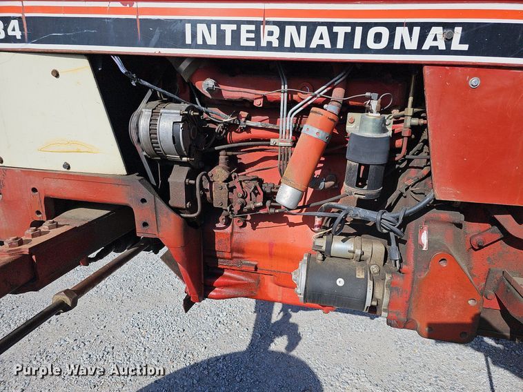 image for item LE9316 International 784  tractor