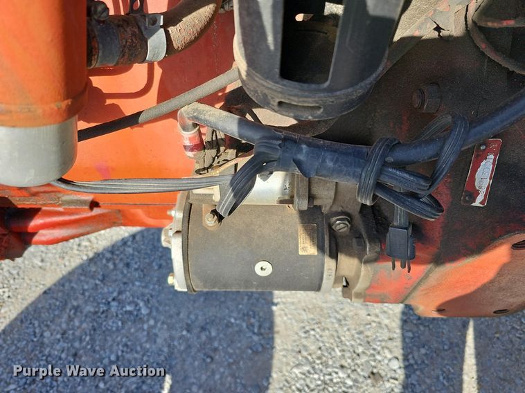 image for item LE9316 International 784  tractor