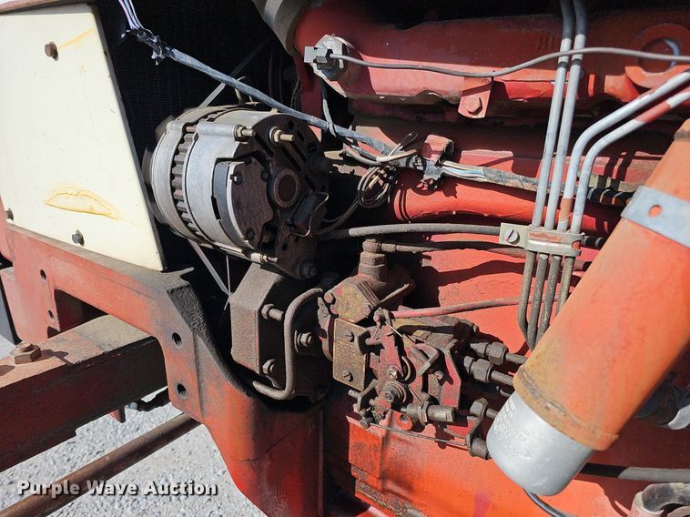 image for item LE9316 International 784  tractor