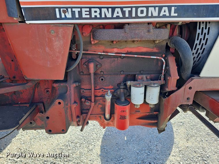 image for item LE9316 International 784  tractor