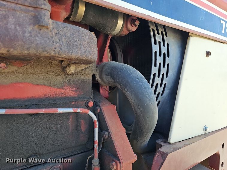 image for item LE9316 International 784  tractor