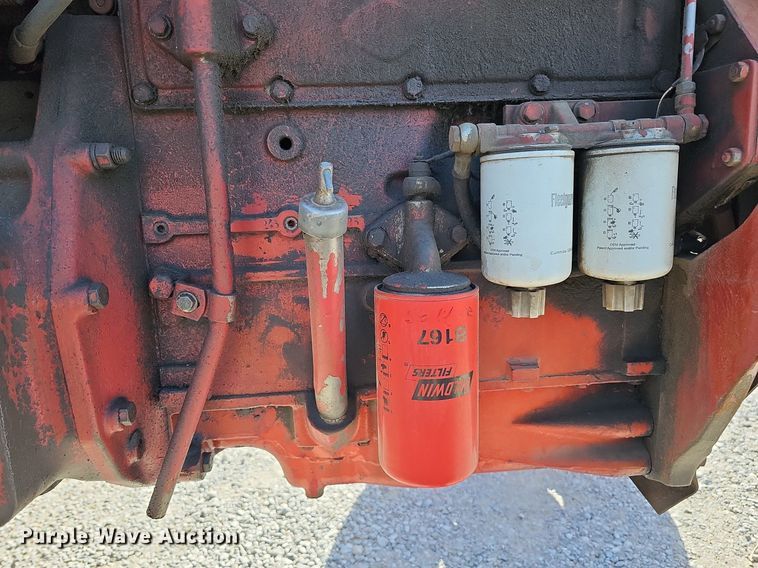 image for item LE9316 International 784  tractor