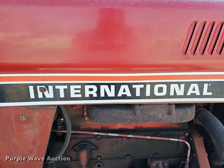 image for item LE9316 International 784  tractor