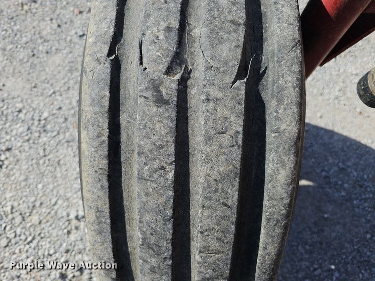 image for item LE9316 International 784  tractor