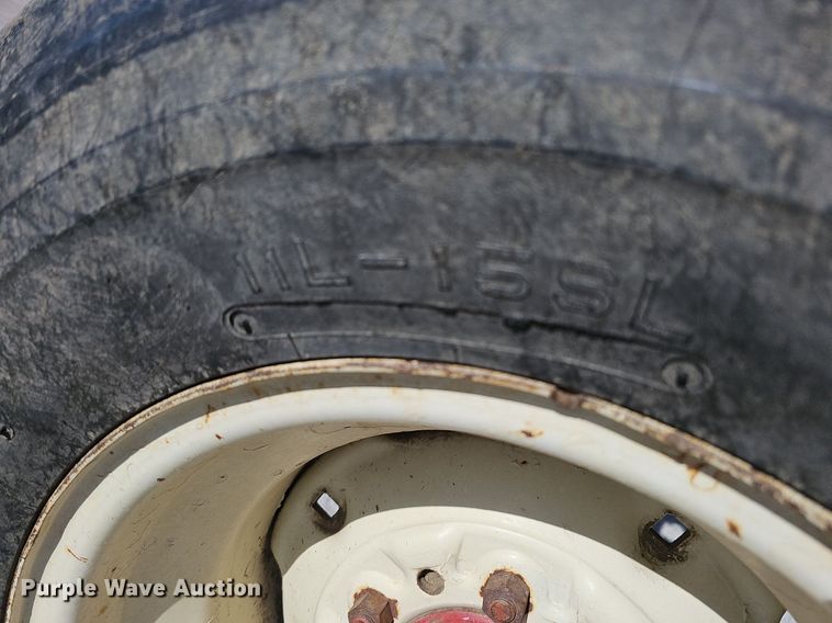 image for item LE9316 International 784  tractor