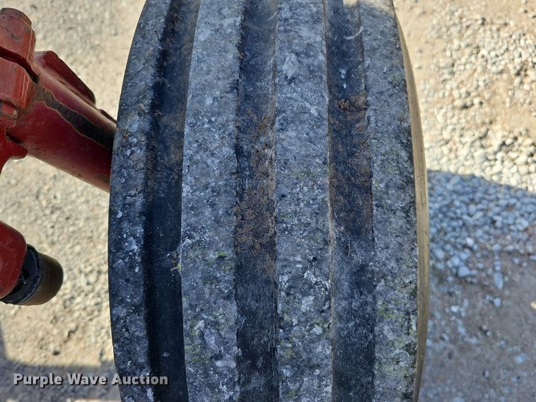 image for item LE9316 International 784  tractor