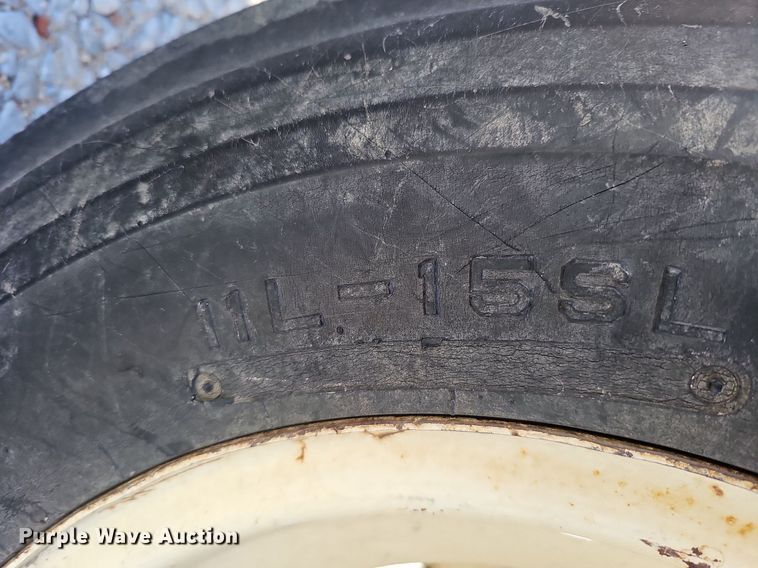 image for item LE9316 International 784  tractor