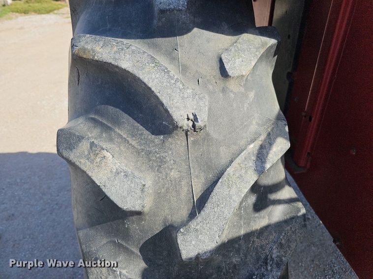 image for item LE9316 International 784  tractor