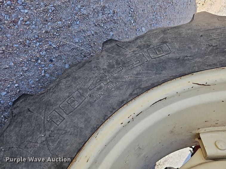 image for item LE9316 International 784  tractor