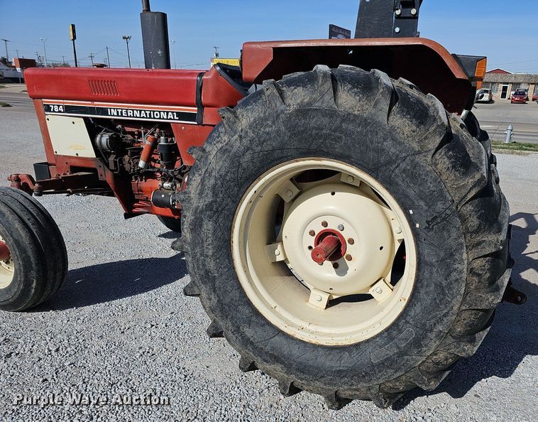 image for item LE9316 International 784  tractor