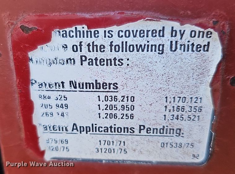 image for item LE9316 International 784  tractor