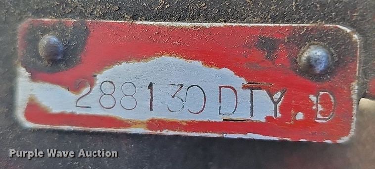 image for item LE9316 International 784  tractor