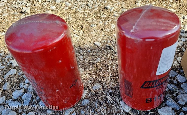 image for item LE9316 International 784  tractor