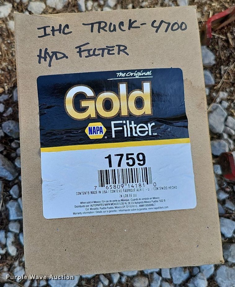 image for item LE9316 International 784  tractor