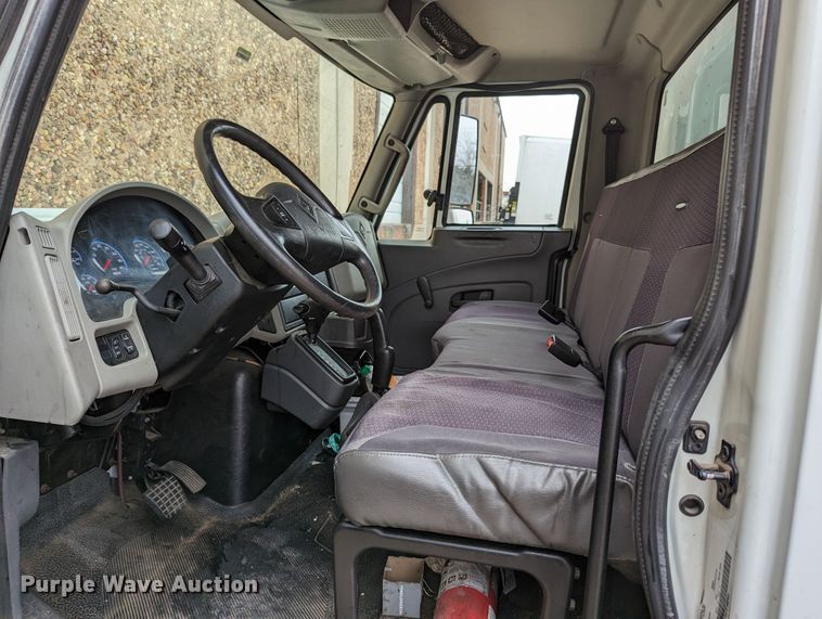 image for item LF9691 2015 International TerraStar  box truck