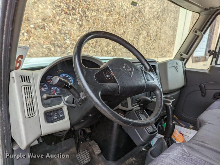 image for item LF9691 2015 International TerraStar  box truck