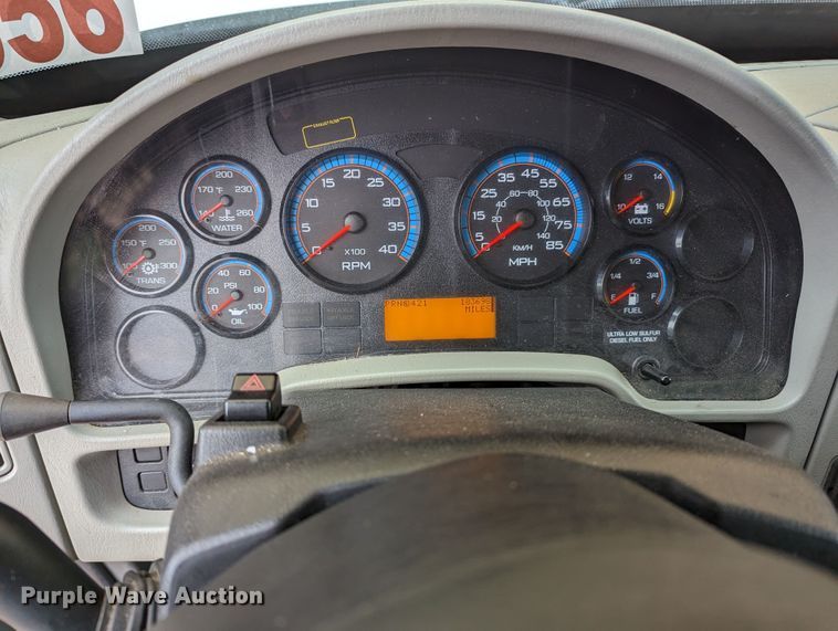 image for item LF9691 2015 International TerraStar  box truck