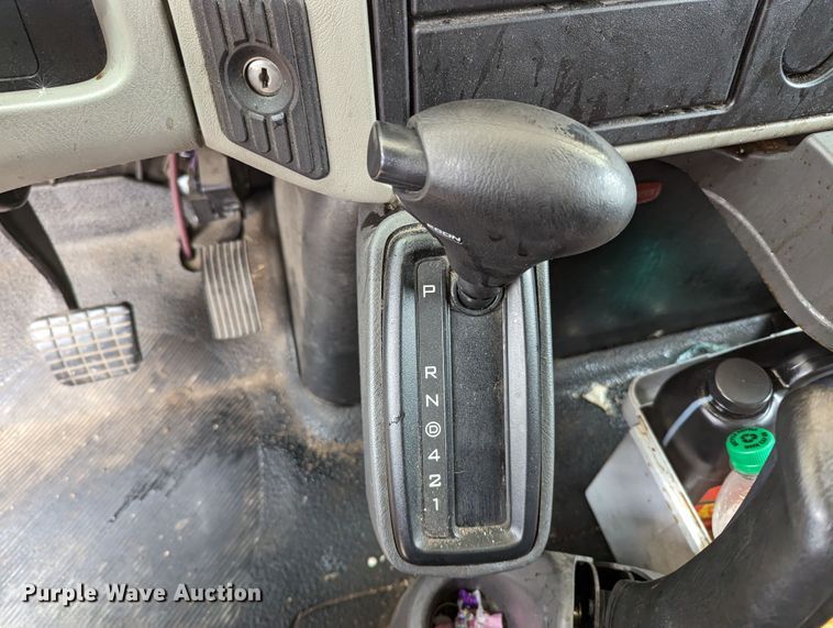 image for item LF9691 2015 International TerraStar  box truck