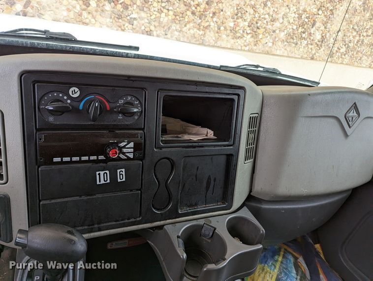 image for item LF9691 2015 International TerraStar  box truck