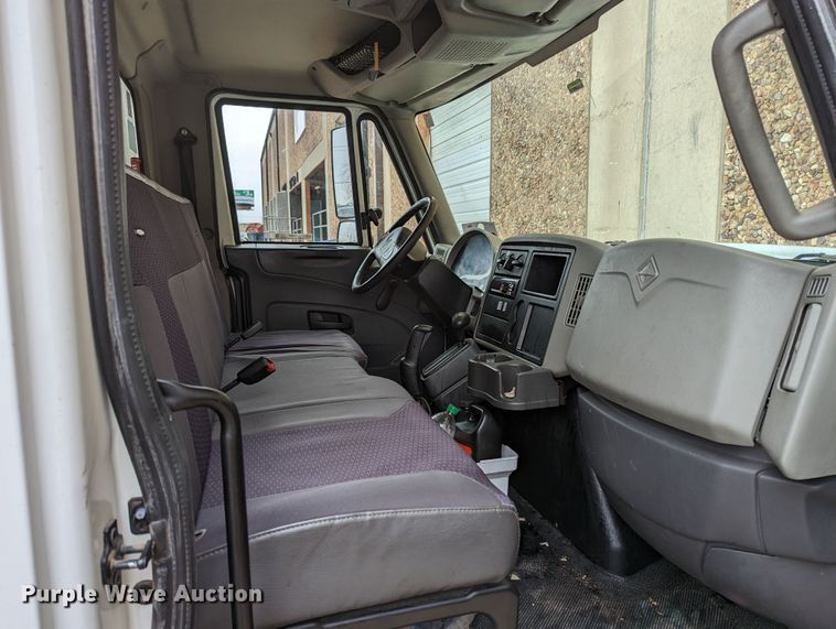 image for item LF9691 2015 International TerraStar  box truck