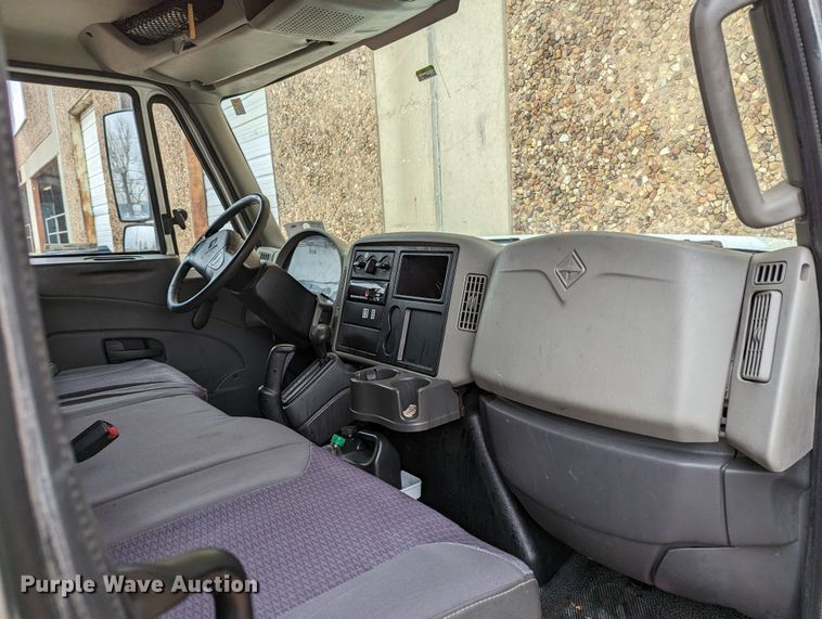 image for item LF9691 2015 International TerraStar  box truck