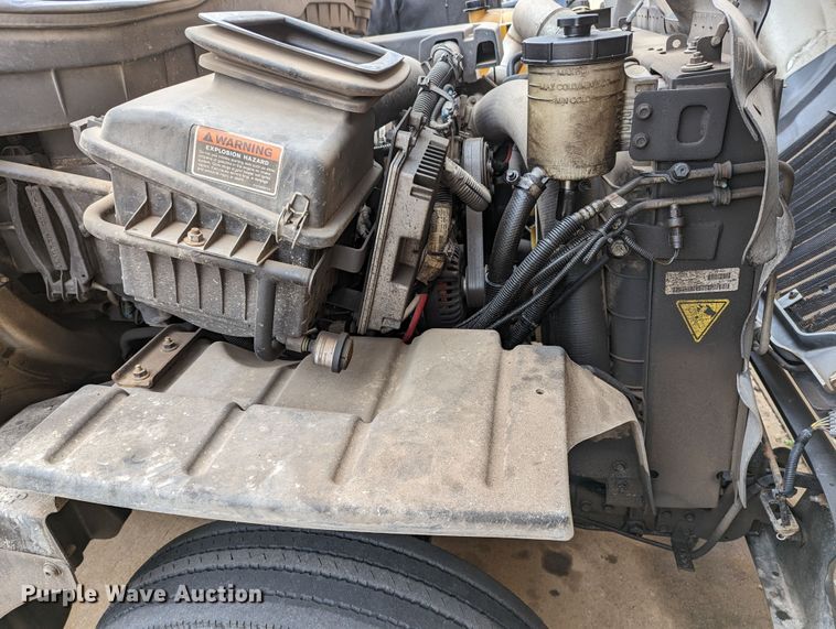 image for item LF9691 2015 International TerraStar  box truck