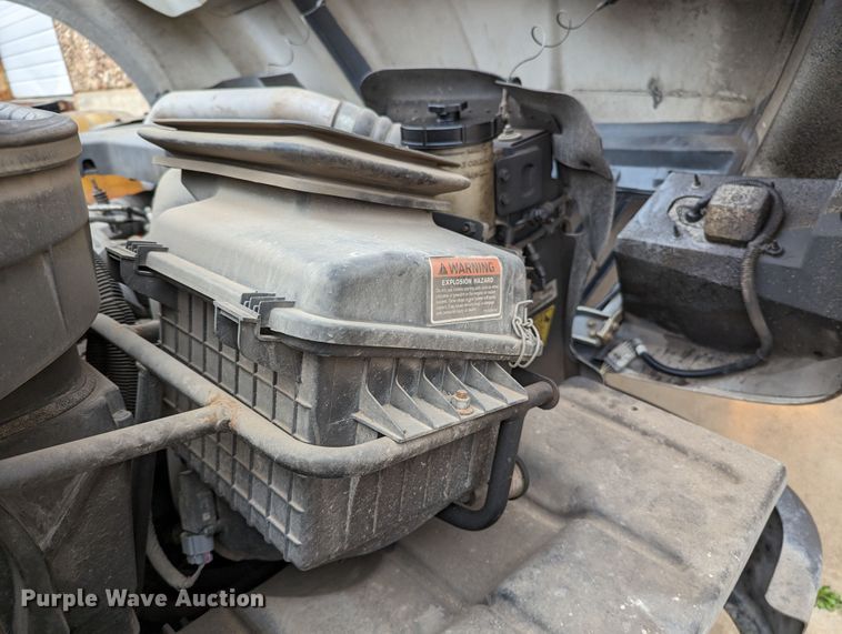 image for item LF9691 2015 International TerraStar  box truck