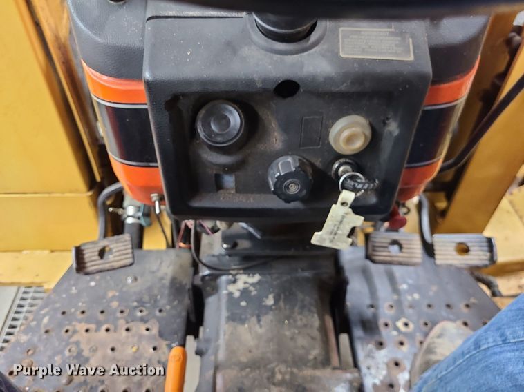 image for item LH9939 1997 AGCO Allis 5680  MFWD tractor