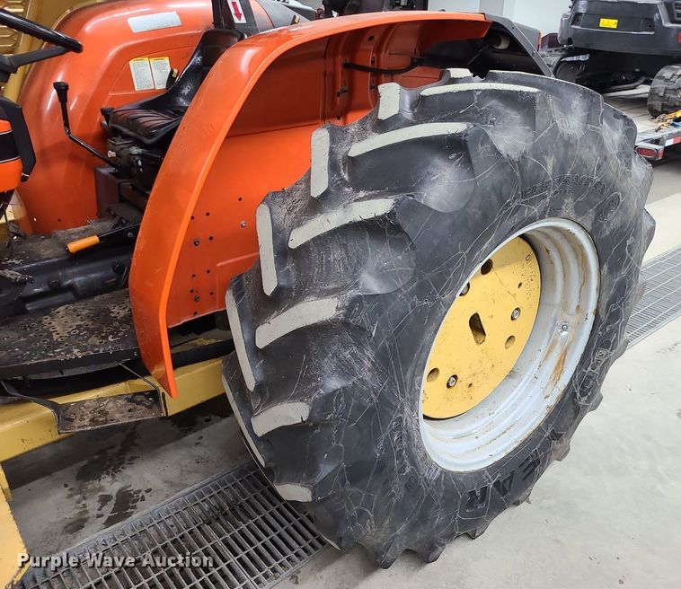 image for item LH9939 1997 AGCO Allis 5680  MFWD tractor