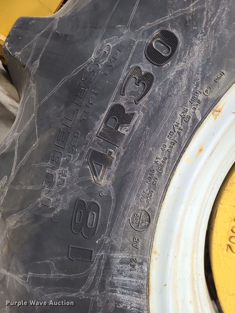 image for item LH9939 1997 AGCO Allis 5680  MFWD tractor