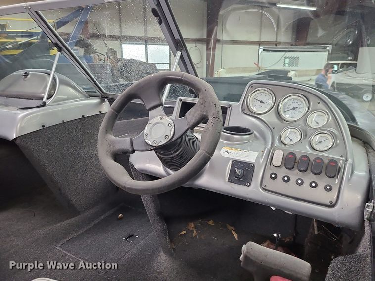 image for item LH9940 2010 Lowe FM175D  boat