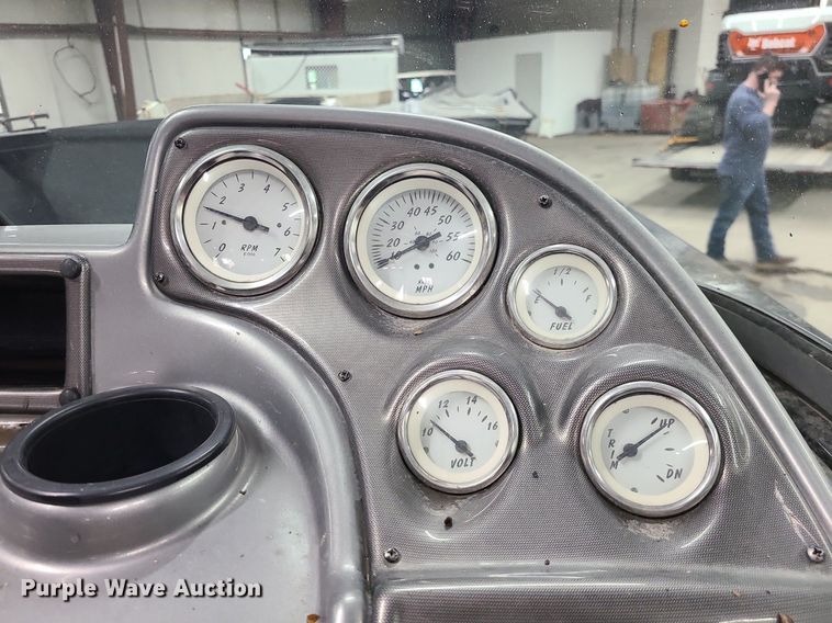 image for item LH9940 2010 Lowe FM175D  boat