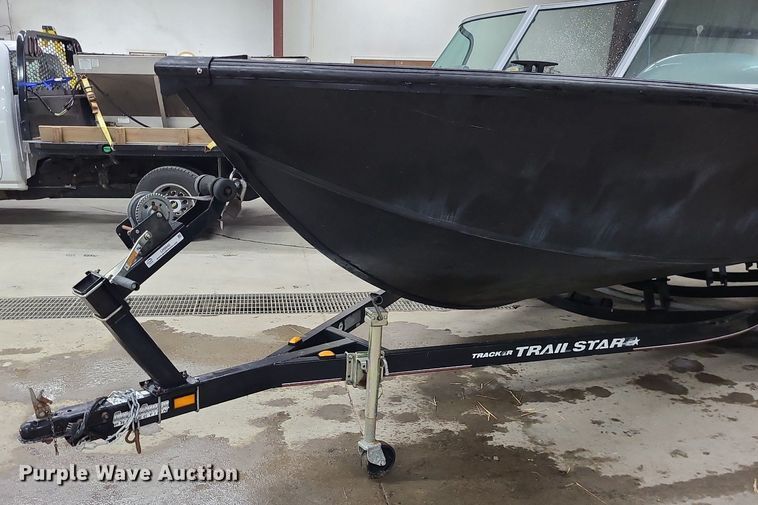 image for item LH9940 2010 Lowe FM175D  boat