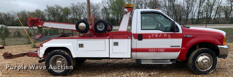 image for item LI9164 2001 Ford F450 Super Duty  tow truck