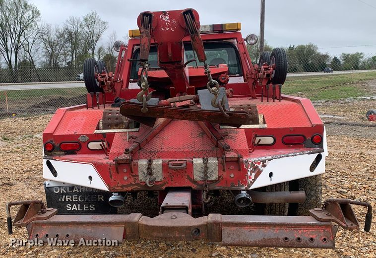 image for item LI9164 2001 Ford F450 Super Duty  tow truck