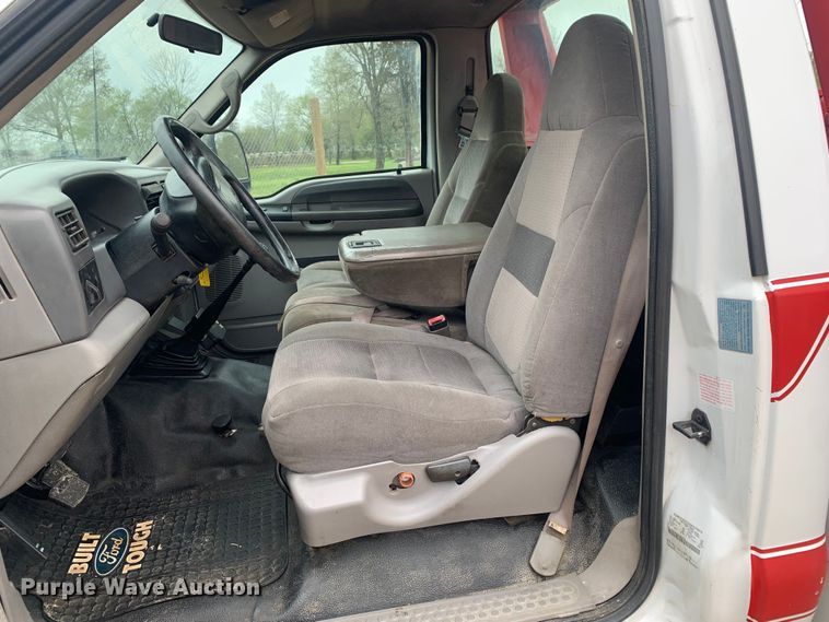 image for item LI9164 2001 Ford F450 Super Duty  tow truck